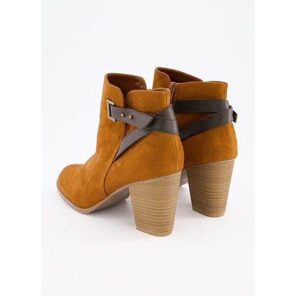 Diba brown ankle boots. Size 8. Retails $75 - Picture 2 of 8